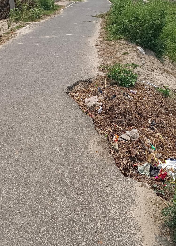 सड़क पर रेन कट से दुर्घटना का खतरा