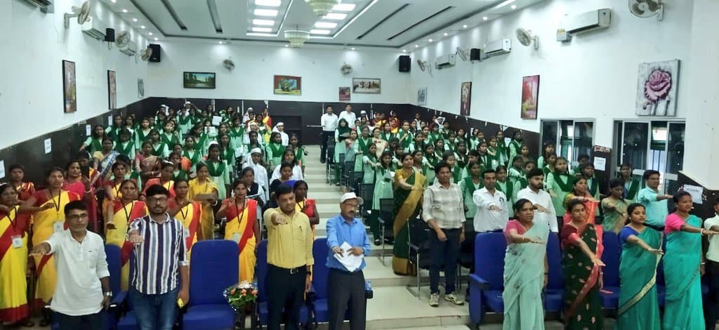 प्रतियोगिता के विजेता विद्यार्थी किये गये पुरस्कृत