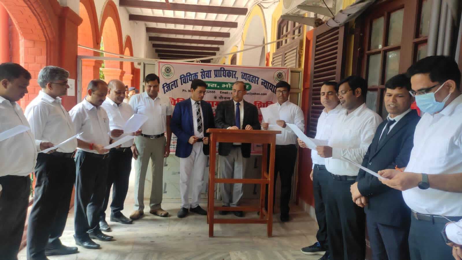 आरा कोर्ट में नशीली दवाओं की तस्करी व सेवन के विरुद्ध ली शपथ