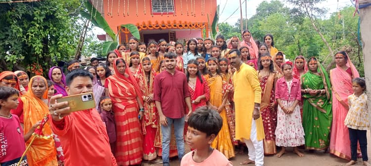 प्राण-प्रतिष्ठा को लेकर निकाली गयी भव्य कलश शोभा यात्रा