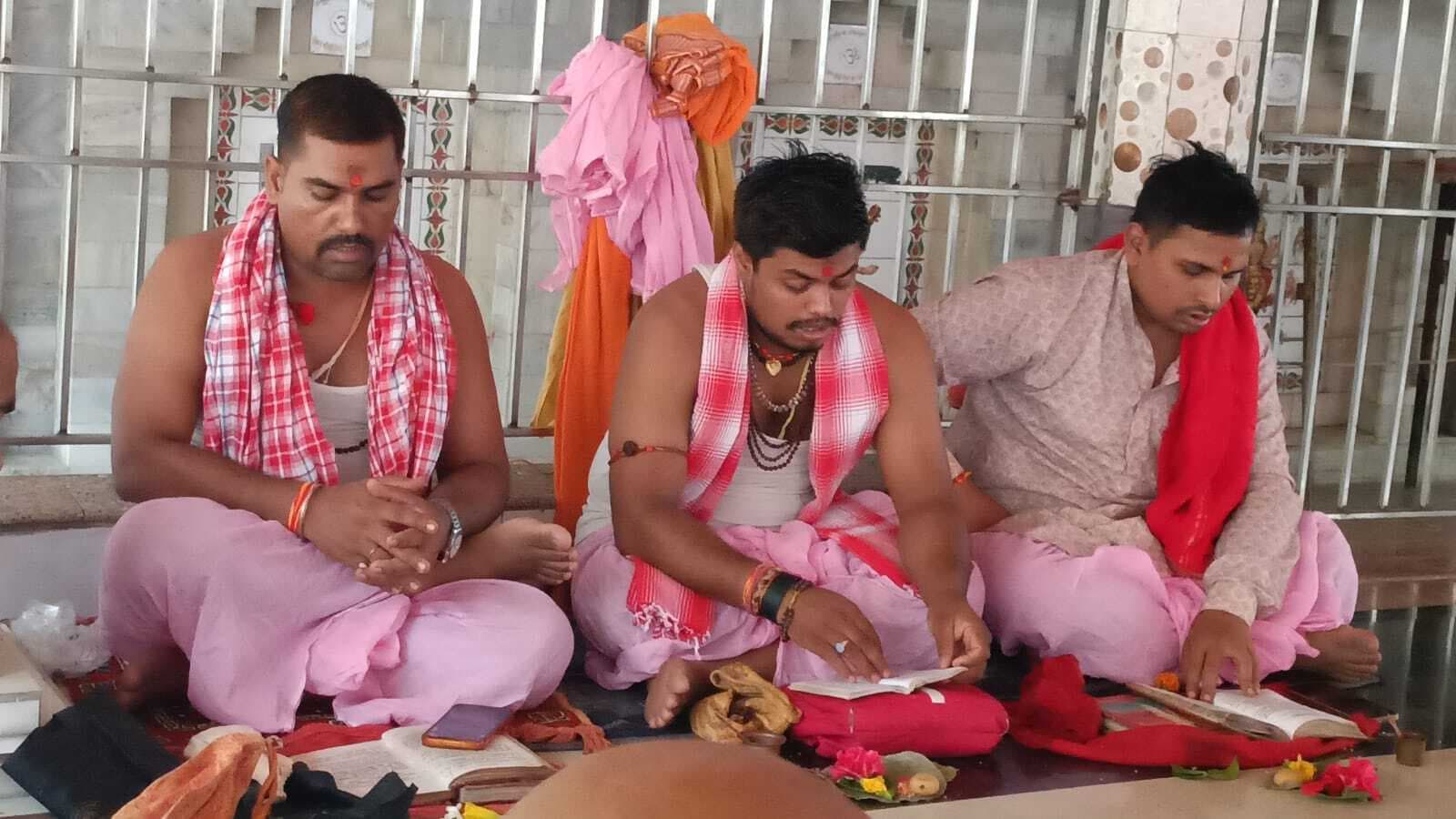 नौ दिवसीय ग्रामता पूजा का शुभारंभ, गूंजे वैदिक मंत्र