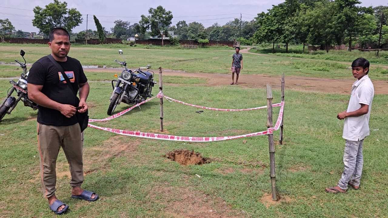 Dhanbad News : मुरलीडीह के बीबीएम स्टेडियम बना गोफ, बैरिकेडिंग