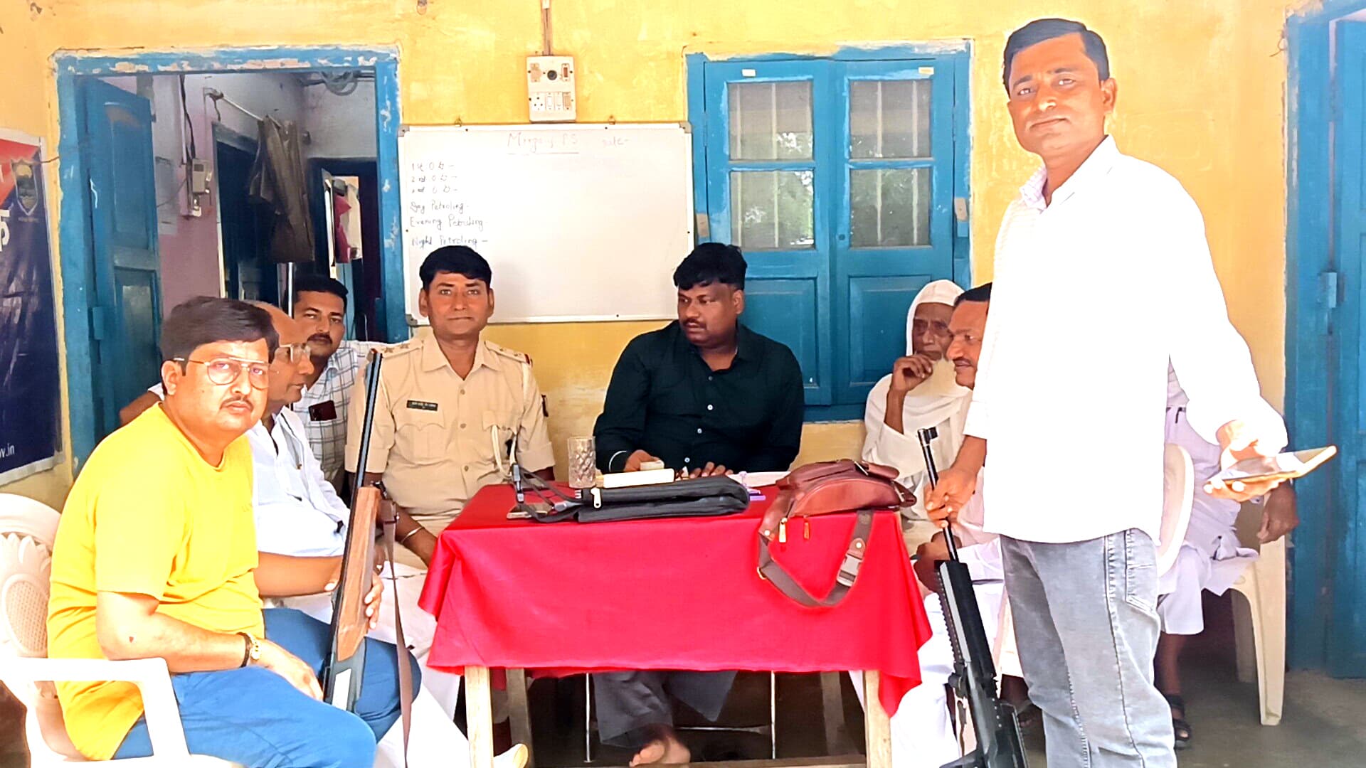 मीरगंज थाना में किया गया शस्त्रों का सत्यापन