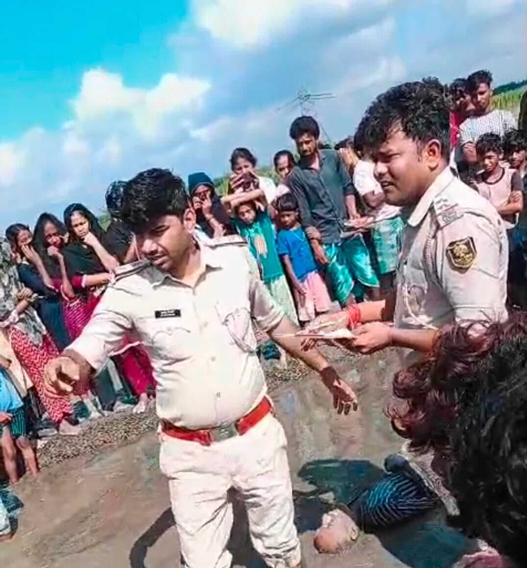 खेत में अज्ञात अधेड़ व्यक्ति का मिला शव