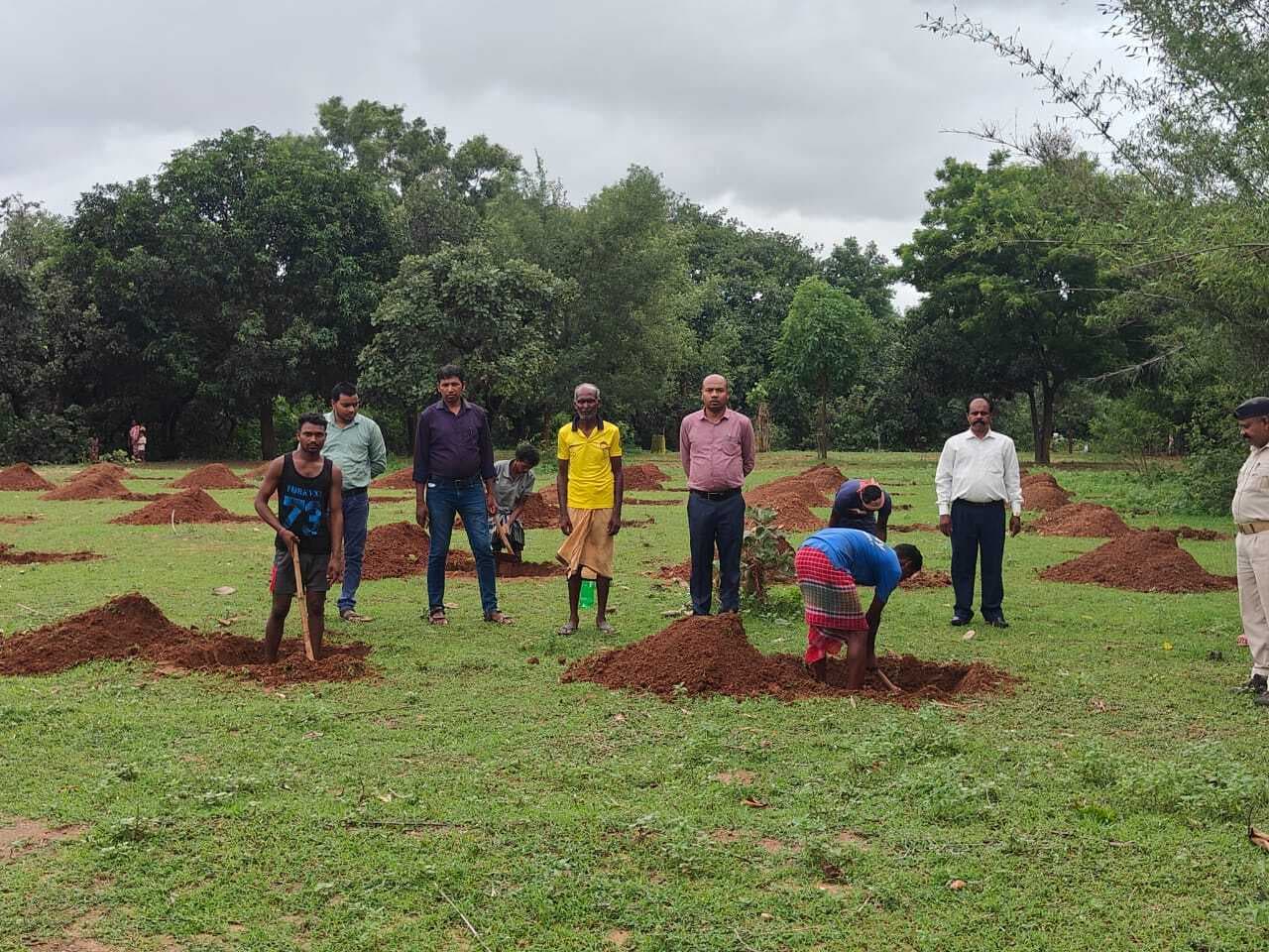 बागवानी योजना के तहत 17 हजार गड्ढों की गयी खुदाई