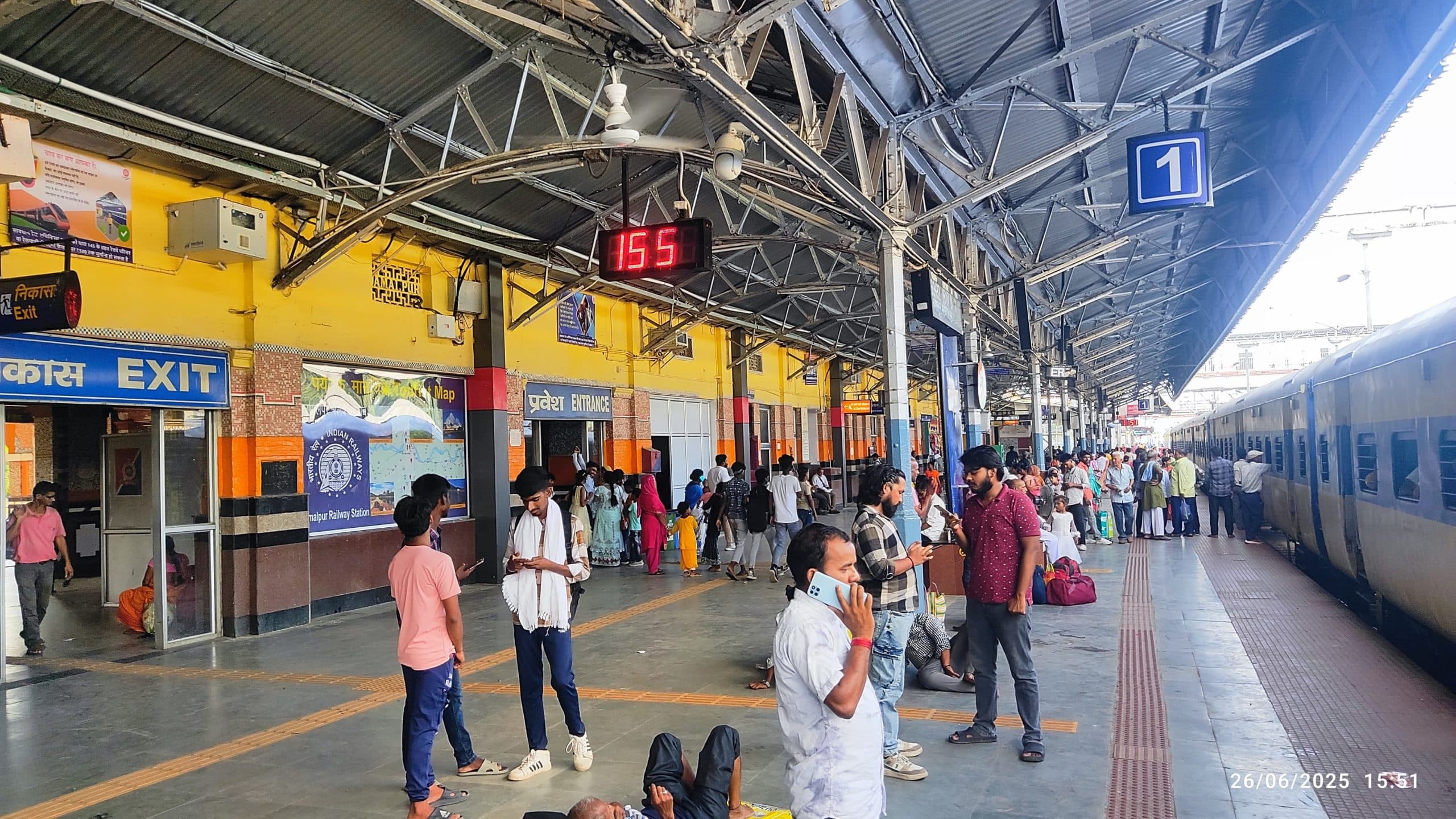 जमालपुर होकर गुजरने वाली कई एक्सप्रेस ट्रेनों का हुआ विलंब परिचालन