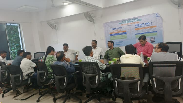 उपभोक्ताओं की समस्याओं को गंभीरता से लेकर जल्द करें निष्पादन