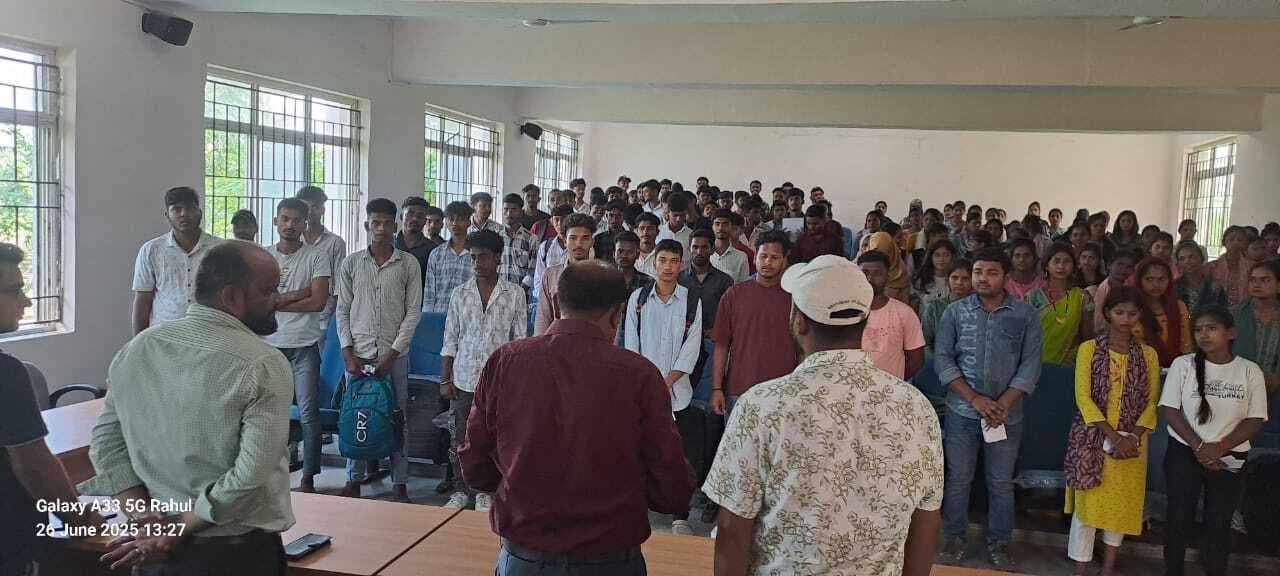 मॉडल कॉलेज के विद्यार्थियों ने नशा से दूर रहने का लिया संकल्प