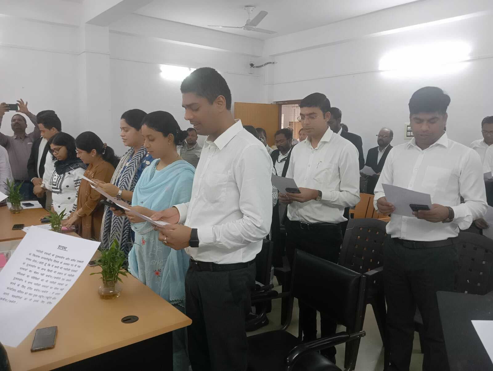 न्यायाधीशों ने नशीली दवाओं के दुरुपयोग के विरुद्ध लिया शपथ