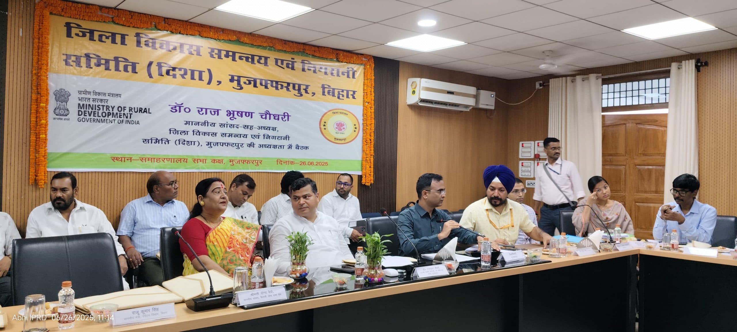 योजनाओं को समय पर और गुणवत्तापूर्ण तरीके से पूरा कराएं अधिकारी :मंत्री