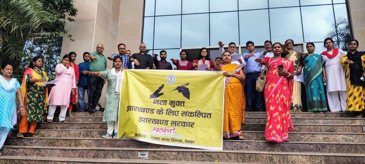 Deoghar news : नगर निगम के अधिकारियों व कर्मियों ने देवघर को नशा मुक्त बनाने का लिया संकल्प