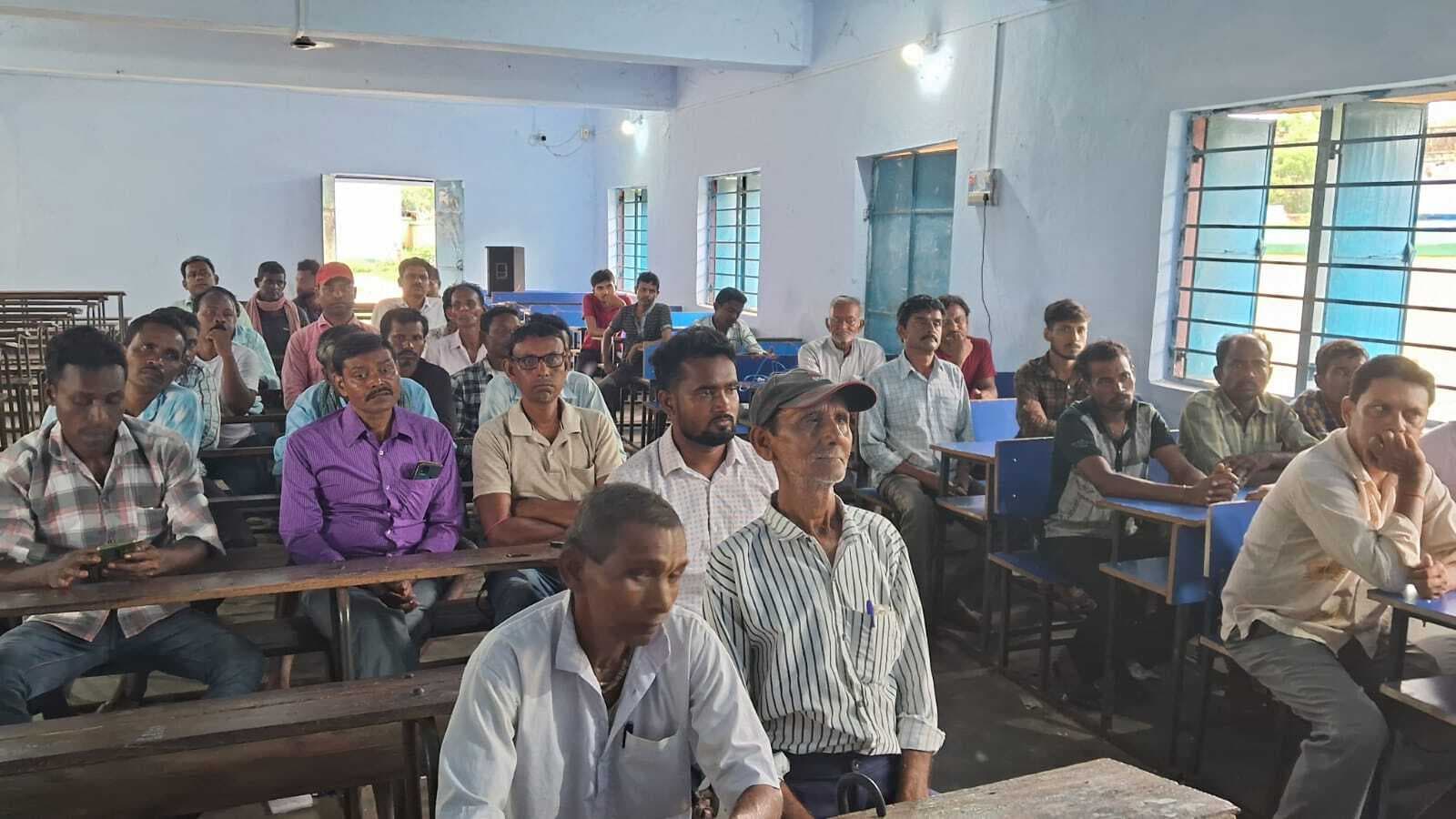 संगोष्ठी में स्कूल में छात्रों की नियमित उपस्थिति पर दिया गया जोर