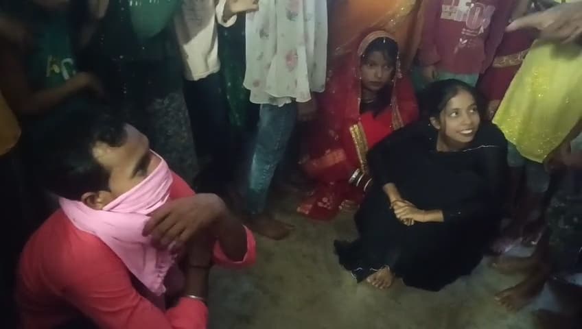 मंगेतर से मिलने पहुंचा युवक, ग्रामीणों ने मंदिर में करवा दी शादी