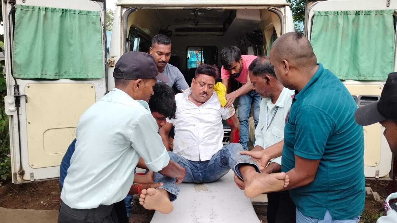 अनियंत्रित ट्रक के धक्का से बाइक सवार दंपती गंभीर रूप से जख्मी