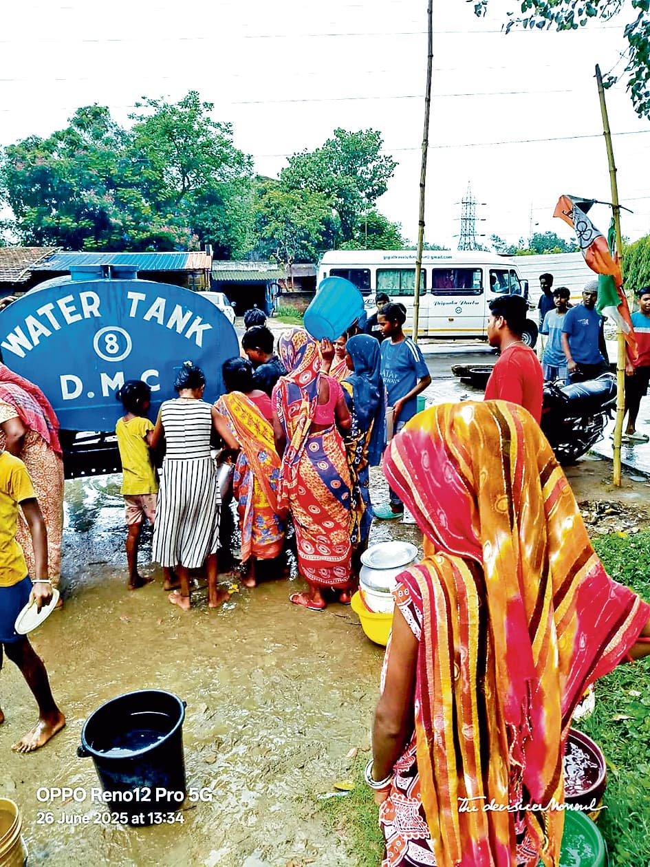 दुर्गापुर : डीपीएल की पाइपलाइन फटी, कई बस्तियों में जलापूर्ति ठप