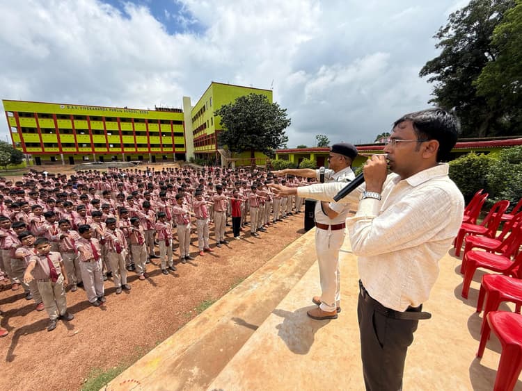 युवा पीढ़ी नशा से बचें और दूसरों को भी बचायें : डीएसपी