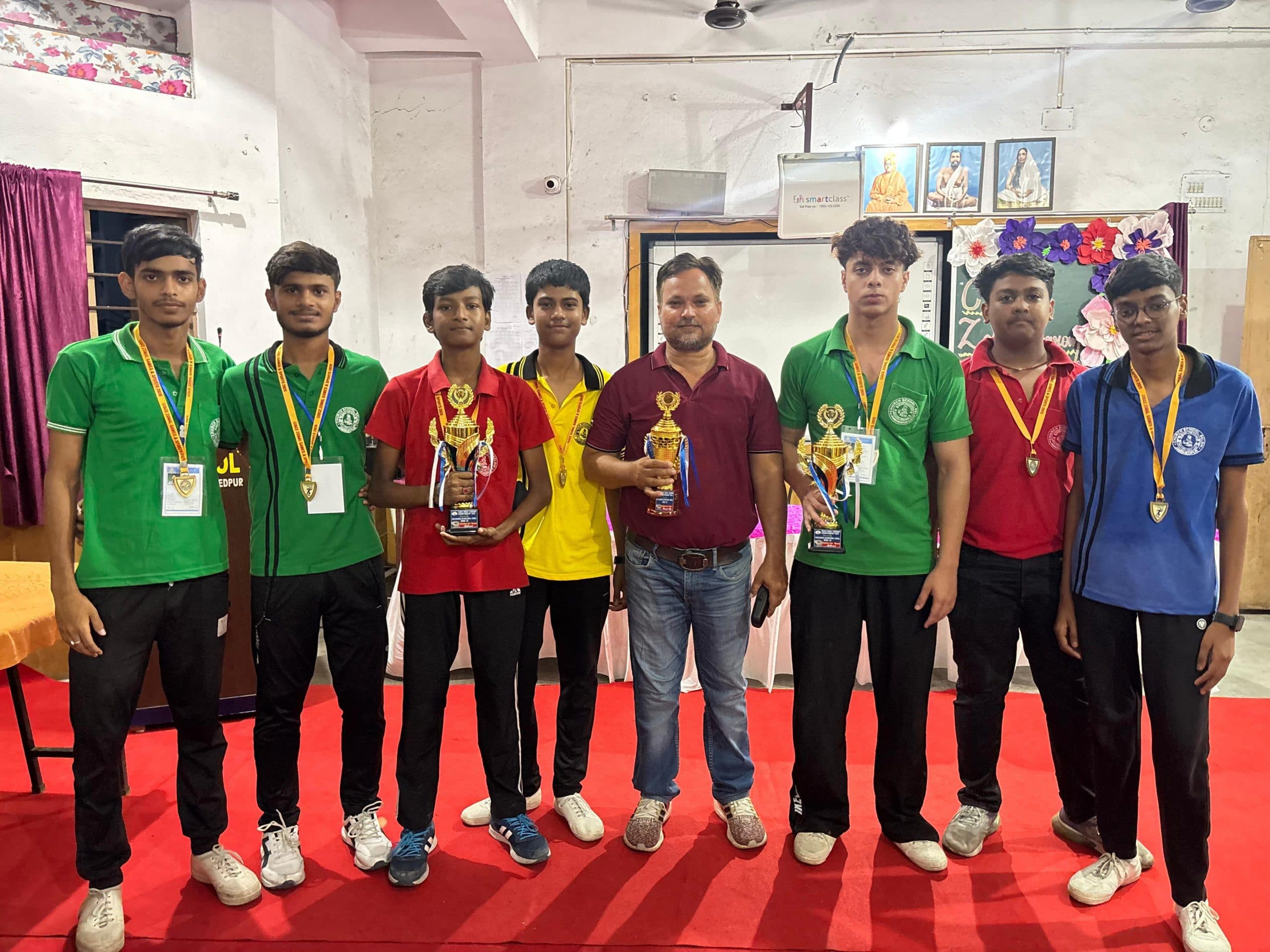 Jamshedpur Cisce zonal carrom tournament:  सीनियर वर्ग में चर्च स्कूल व जेएच तारापोर की टीम बनी चैंपियन