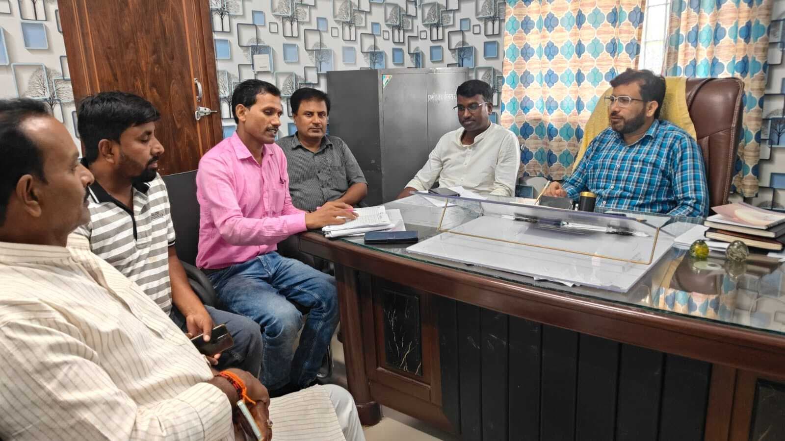 स्वच्छता कर्मी व पर्यवेक्षकों को बीडीओ ने दिये निर्देश