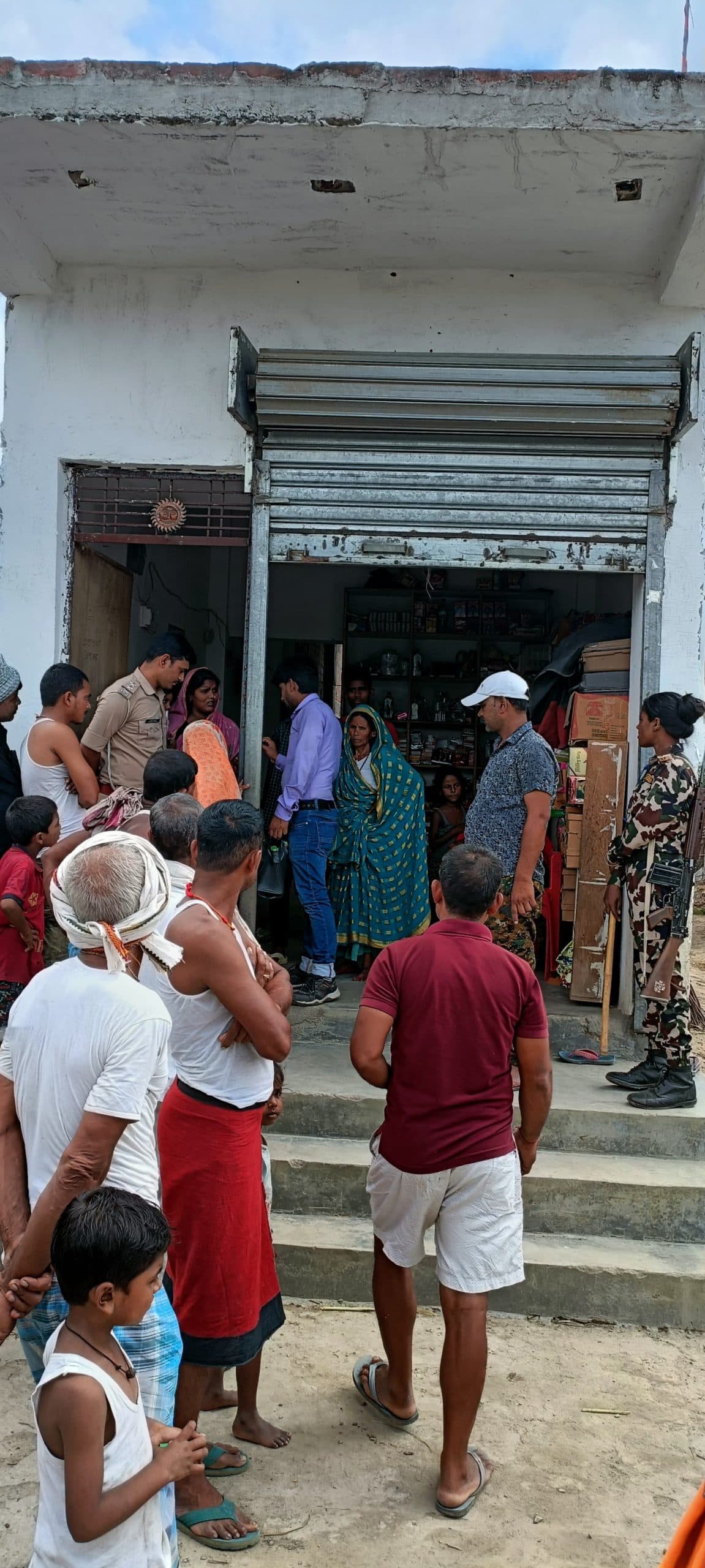 अलौली के लदौड़ा नकली हेयर ऑयल बरामद , दुकानदार फरार