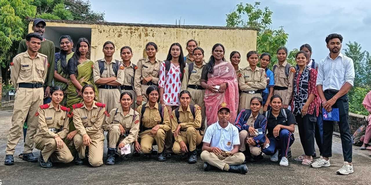 Giridih News: पीएन कॉलेज में एनसीसी कैडेट को दी गयी विदाई