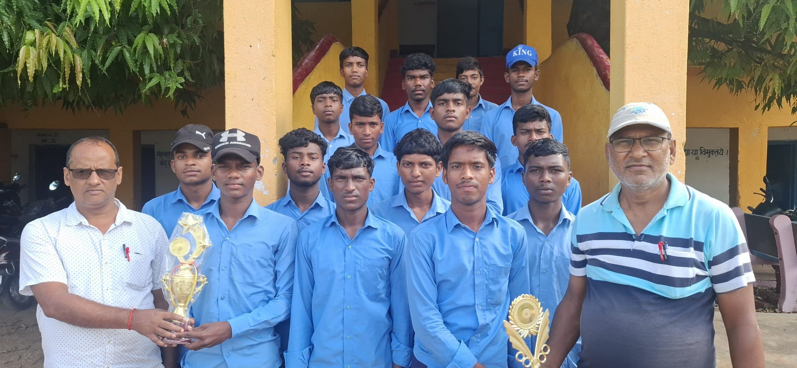 Giridih News: खिलाड़ियों को किया गया सम्मानित