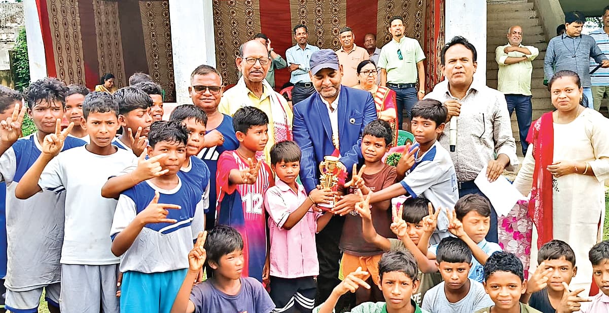 Chaibasa News : जगन्नाथपुर में सुब्रतो मुखर्जी फुटबॉल प्रतियोगिता का समापन