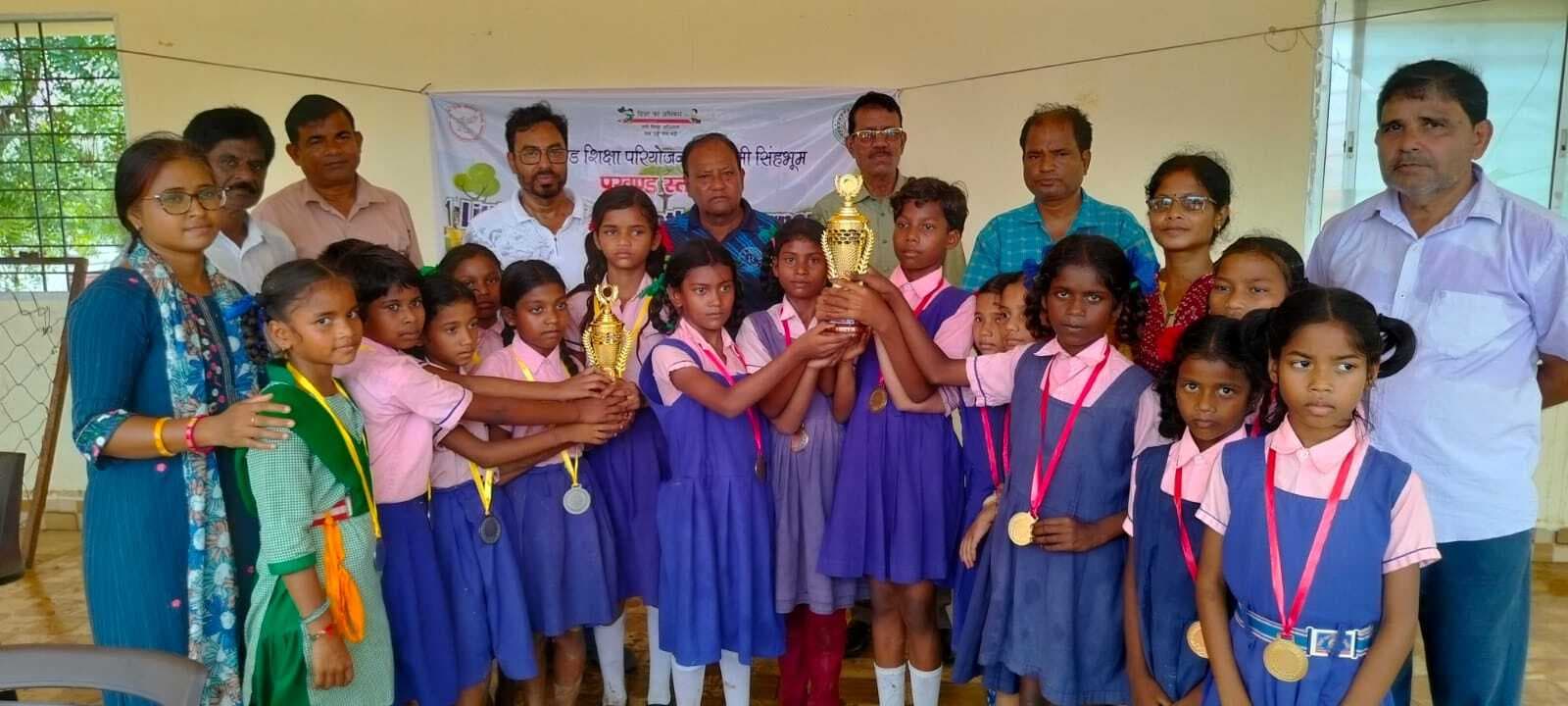 Chaibasa News : आसतालिया व देवगांव ने मारी बाजी