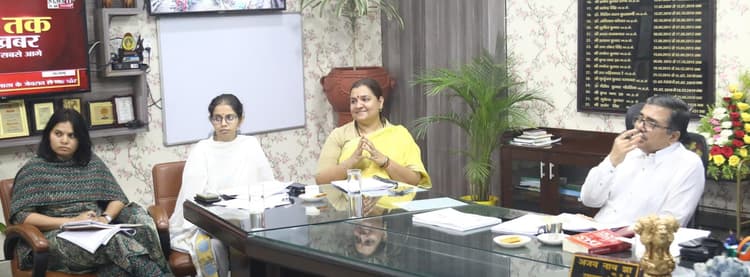 Bokaro News : अधिकारी संवेदनशीलता के साथ सड़क सुरक्षा को करें सुनिश्चित : डीसी