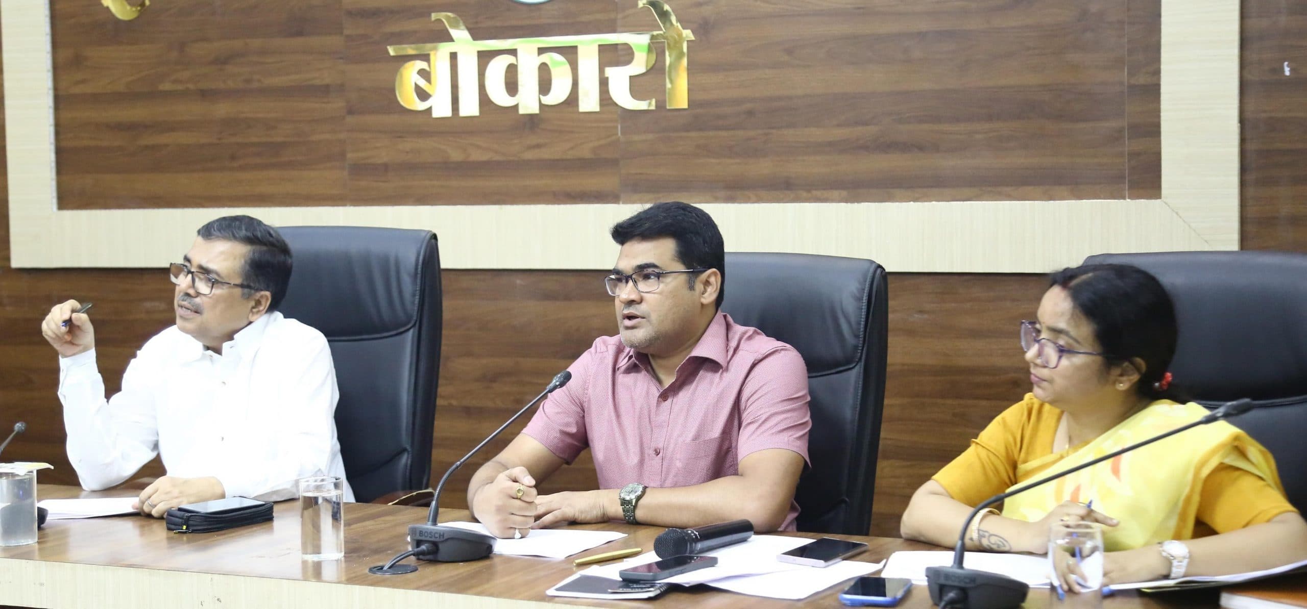 Bokaro News : राजस्व संग्रहण के लक्ष्य को शत-प्रतिशत करें हासिल : उपायुक्त