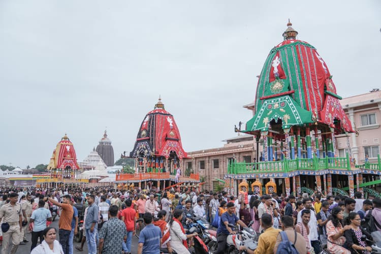 Bhubaneswar News: हजारों श्रद्धालुओं ने भगवान जगन्नाथ के नवयौवन रूप के किये दर्शन