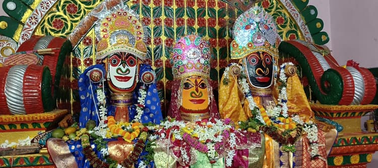 Seraikela Kharsawan News : मंदिर में गूंजे वैदिक मंत्र, नव रूप में प्रकट हुए महाप्रभु जगन्नाथ