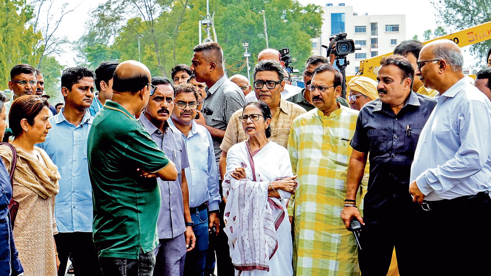 पिछले दरवाजे से एनआरसी लागू करने की कोशिश कर रहा है केंद्र : मुख्यमंत्री