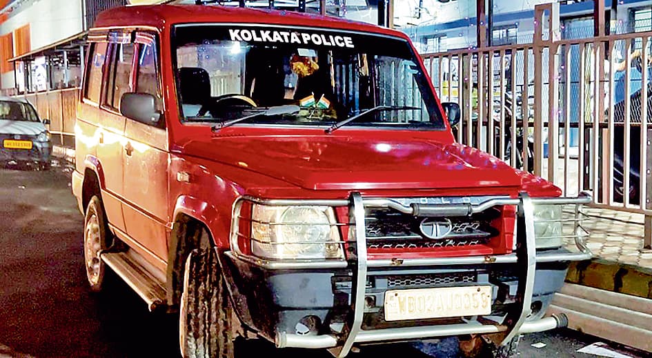 ओसी की कार ले भागा युवक, अरेस्ट