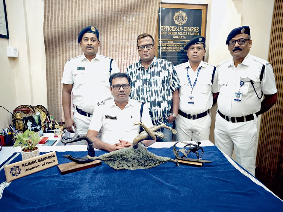 आर्ट गैलरी से मूर्तियां चुराने वाला अरेस्ट