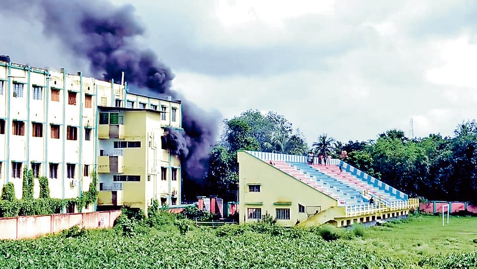 एगरा : कॉलेज के लैब में लगी भयावह आग