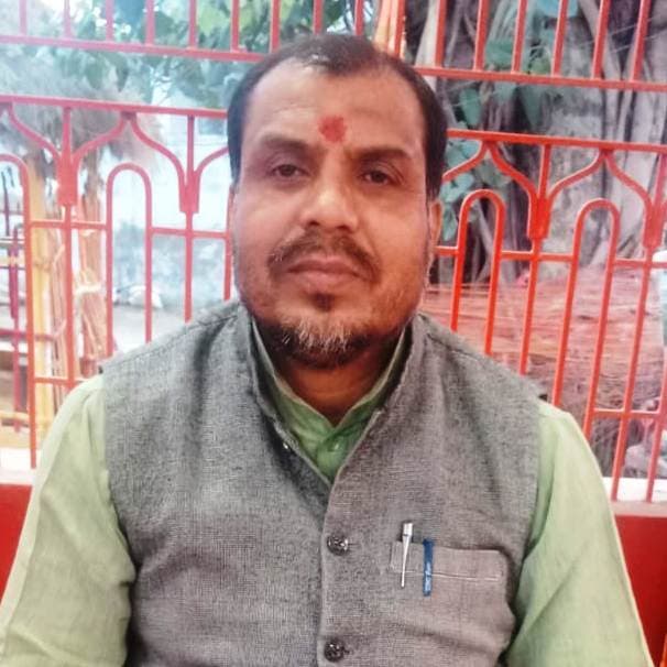 Madhubani : जर्जर हो चुकी है गंधवारी जाने वाली सड़क, सरकार को लोगों की चिंता नहीं : प्रकाश