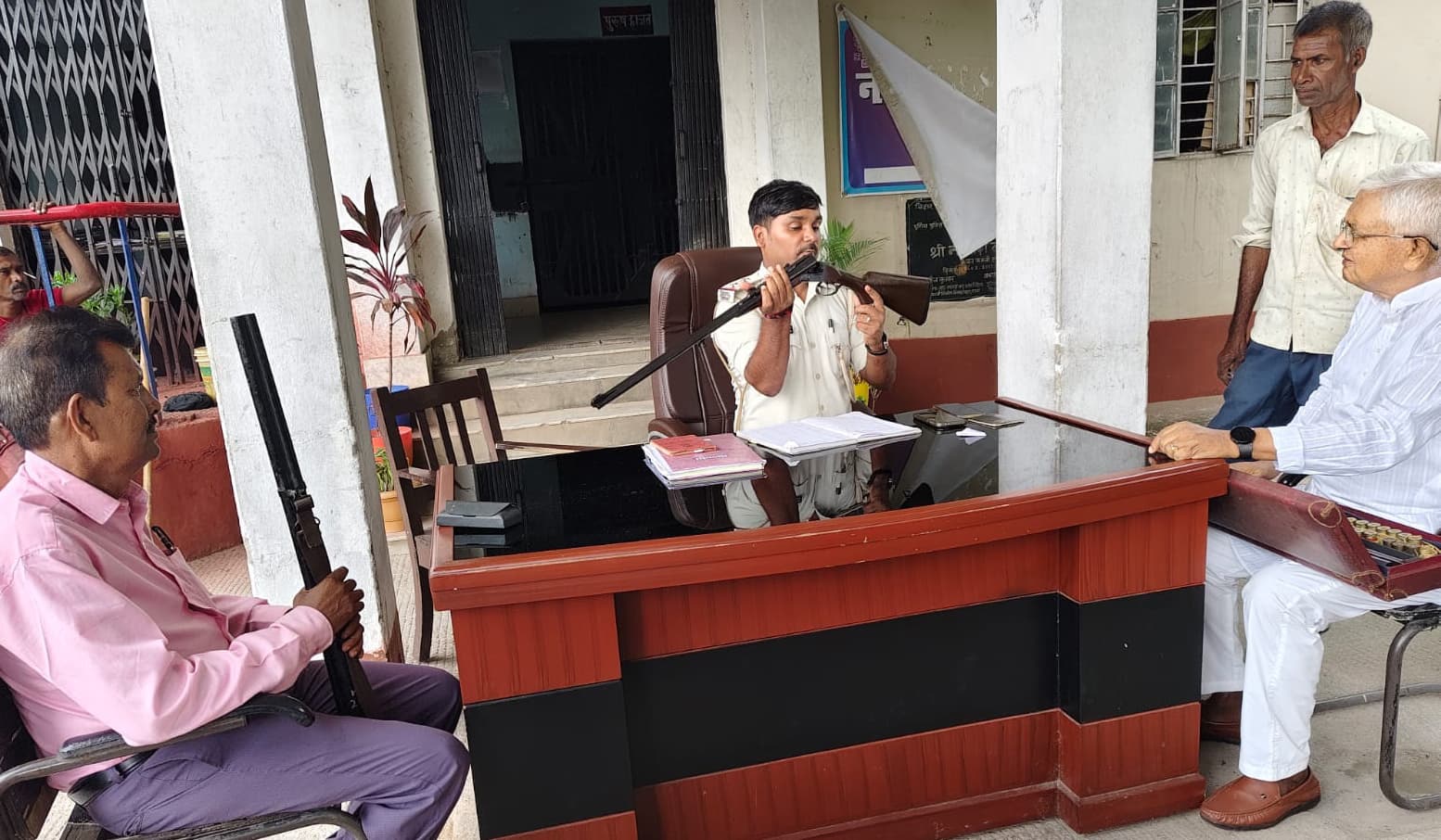 अबतक 13 शस्त्रधारकों ने कराया आर्म्स का सत्यापन