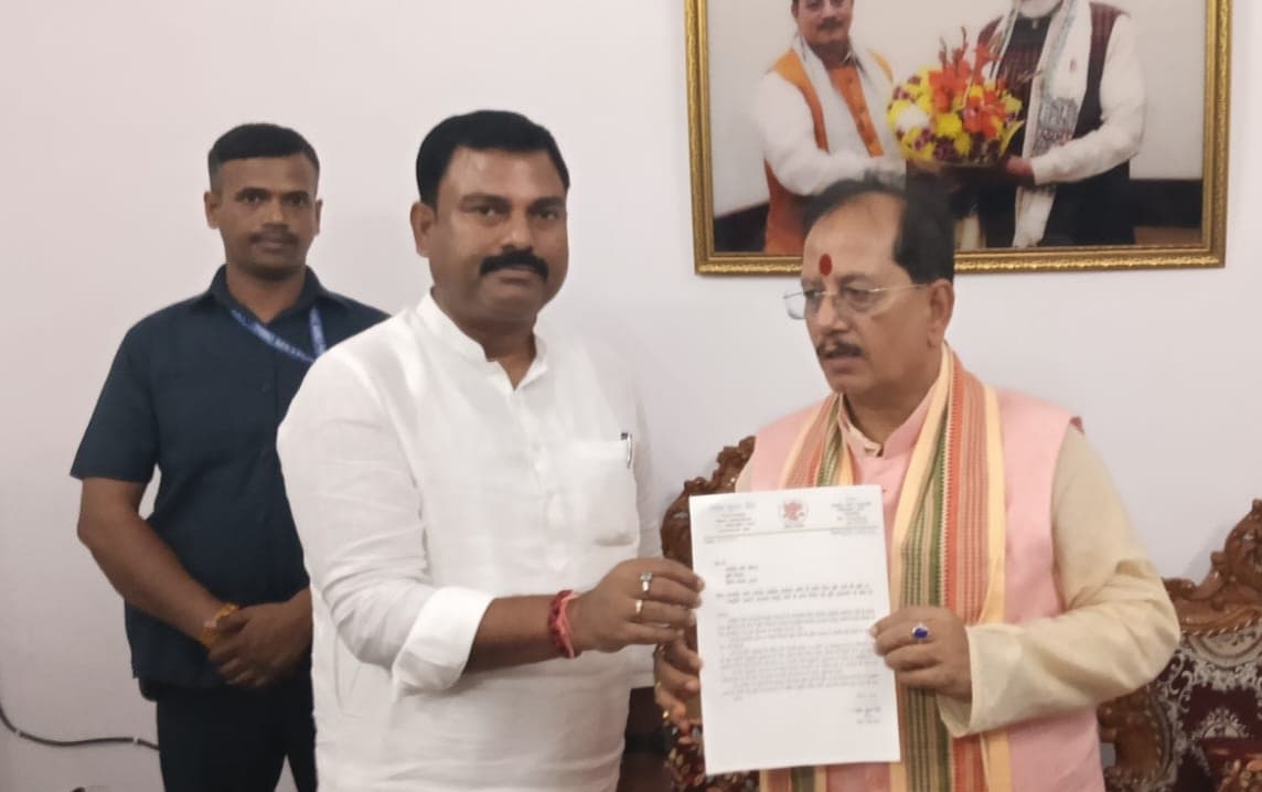 Samastipur News:व्यवहार न्यायालय के भवन निर्माण को लेकर उप मुख्यमंत्री से मिले विधायक