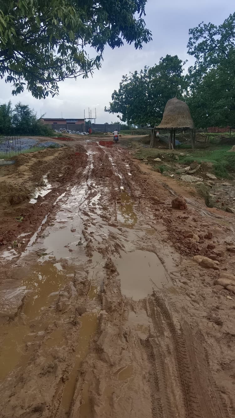 हफुआ-बुंडू मार्ग पर पुल निर्माण में विलंब से परेशानी