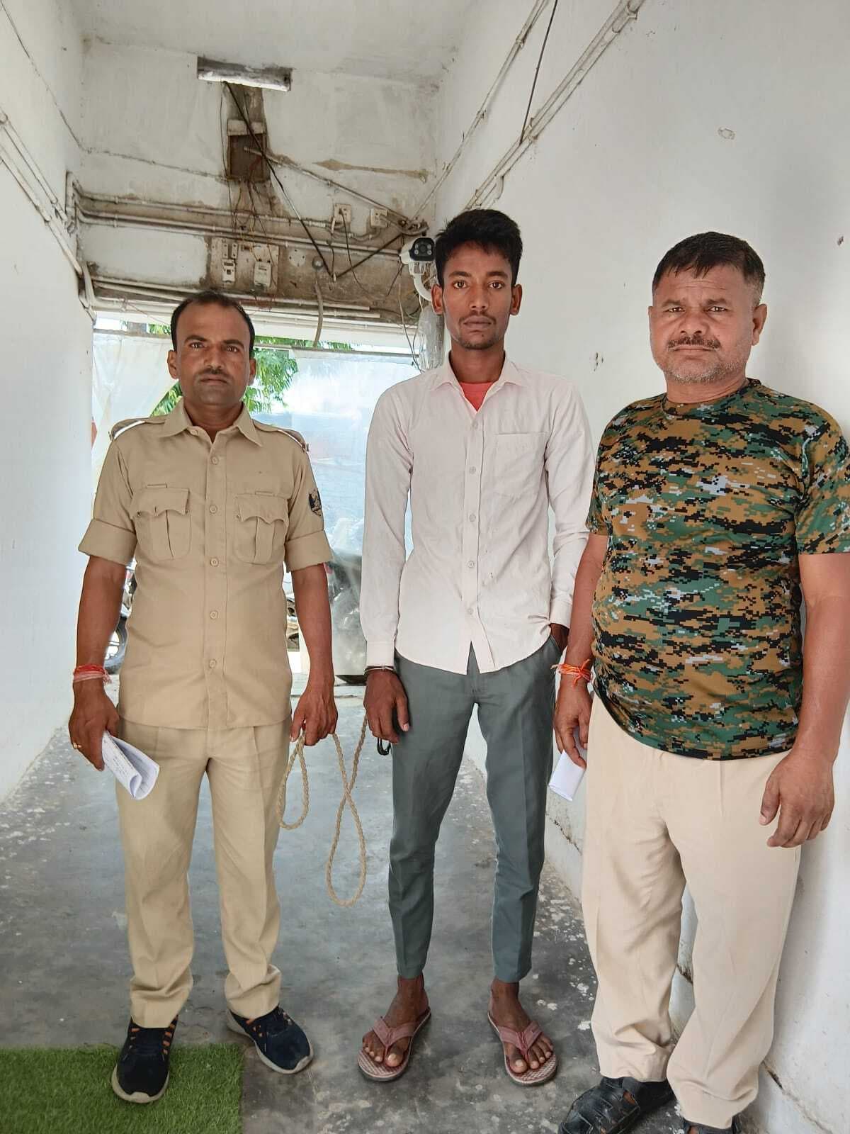 Motihari: जनेरवा मुखिया से रंगदारी मांगने का आरोपी धराया