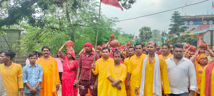 बजरंग बली मंदिर के प्राण प्रतिष्ठान को लेकर कन्याओं ने निकाली कलश शोभा यात्रा