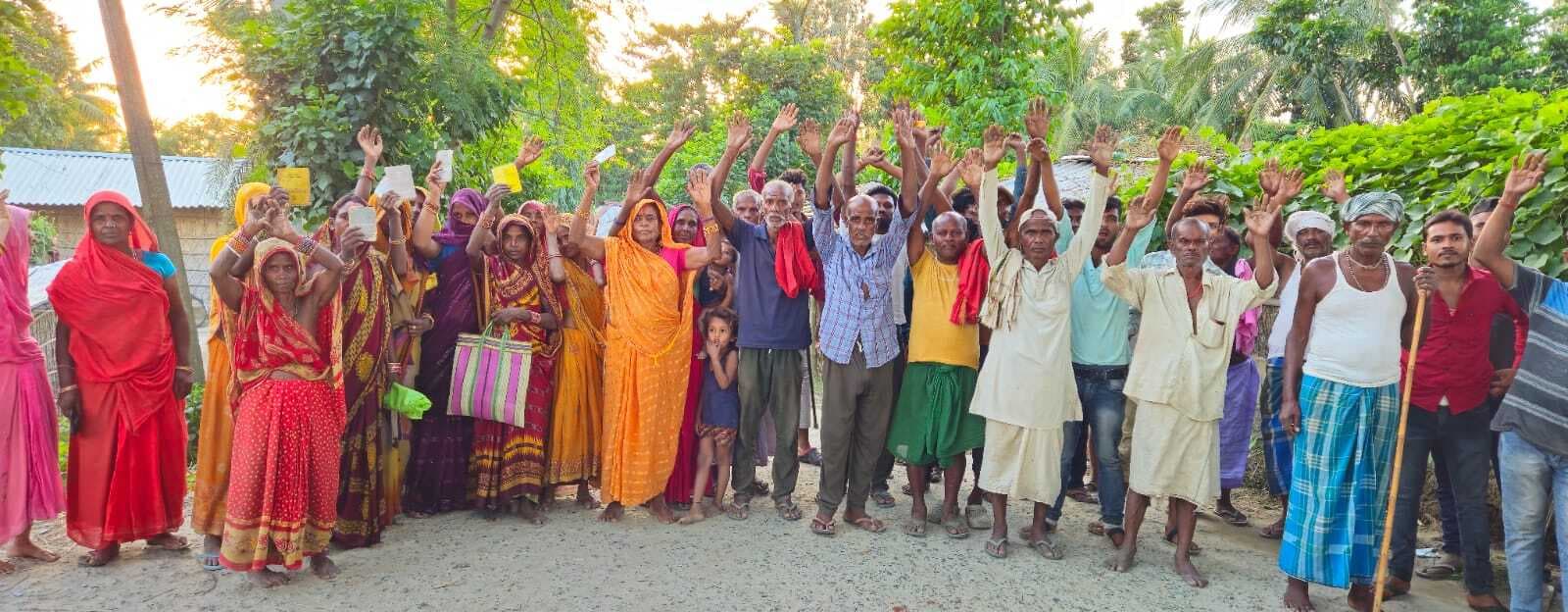 राशन कटौती से परेशान लाभुकों ने डीलर के खिलाफ किया प्रदर्शन