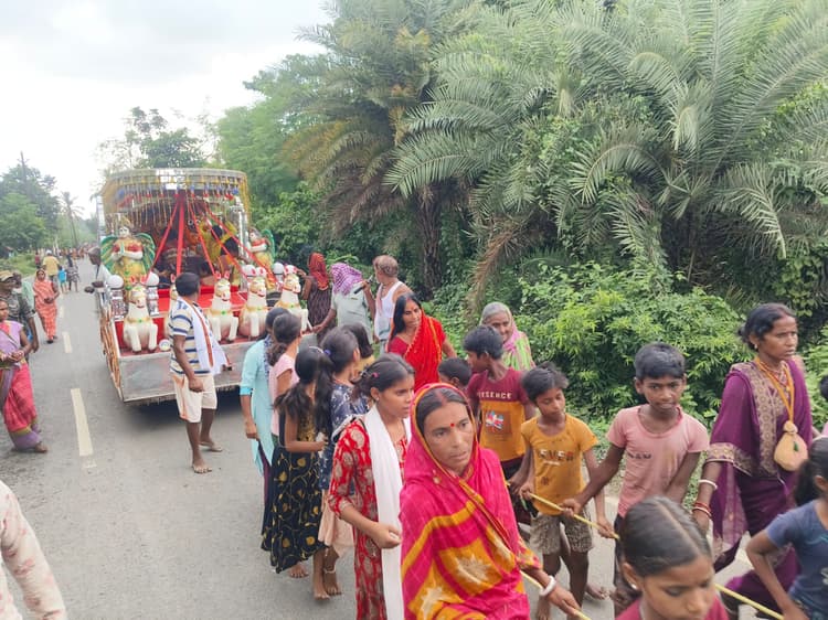 मंगलहाट में सातवीं बार निकली भगवान जगरन्नाथ की रथयात्रा