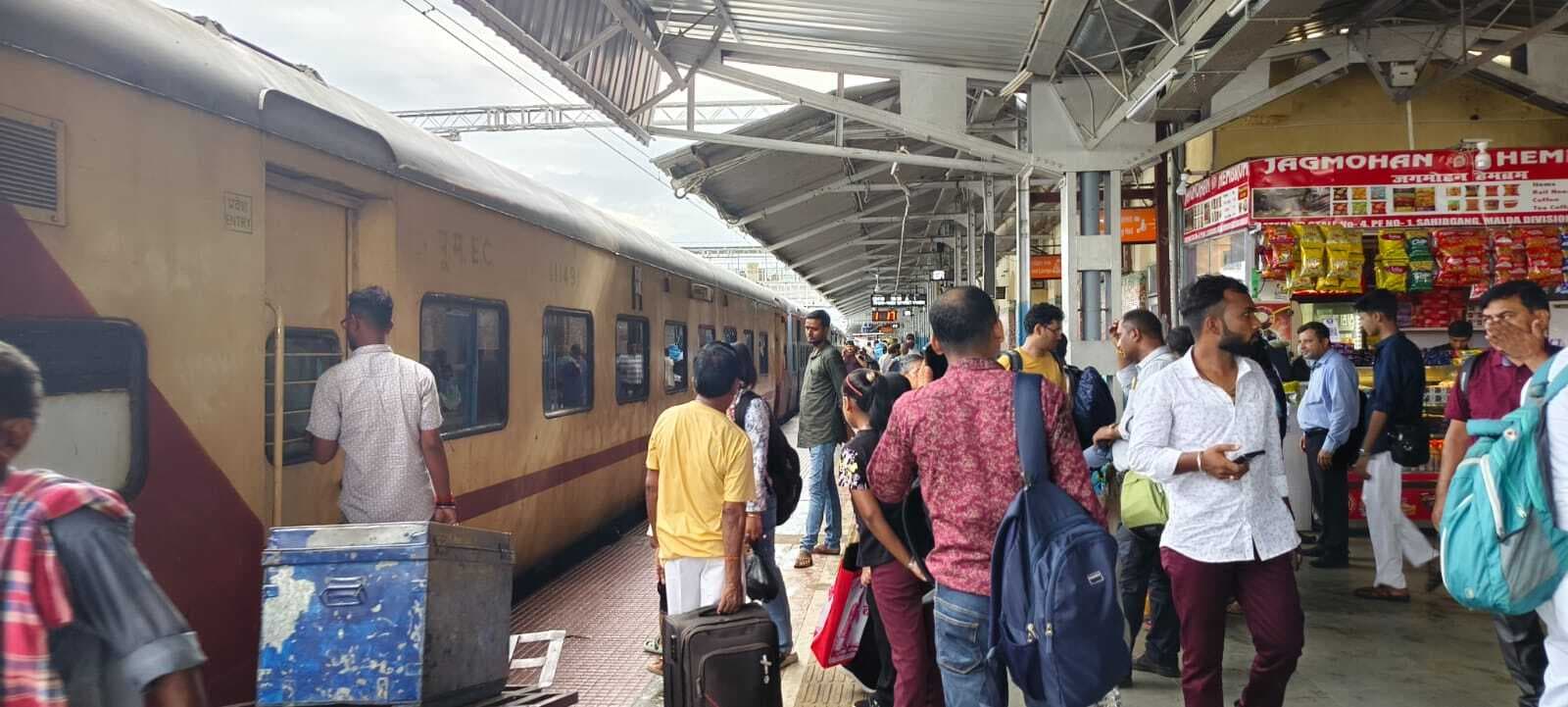 15 मिनट विलंब से खुली साहिबगंज-दानापुर इंटरसिटी