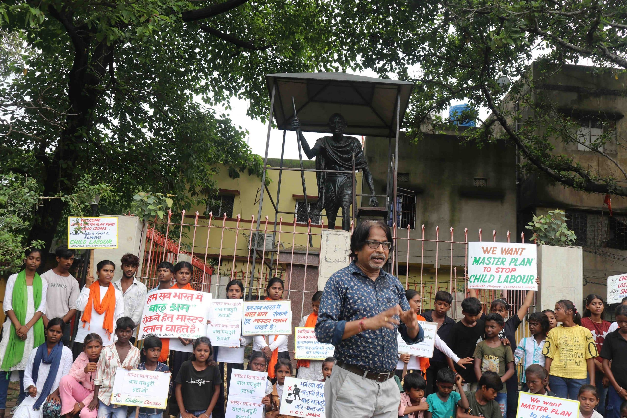 Dhanbad news : अलग मास्टर प्लान के लिए सीसीसी के विद्यार्थियों ने निकाली रैली