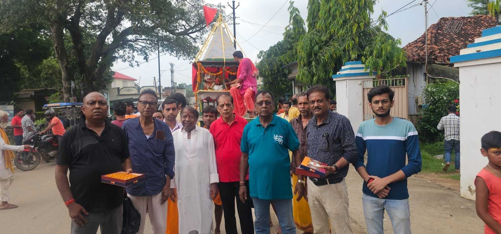 Deoghar news : रोहिणी के बड़का बखरी मंदिर से निकली रथ यात्रा, रथ खींचने उमड़े श्रद्धालु