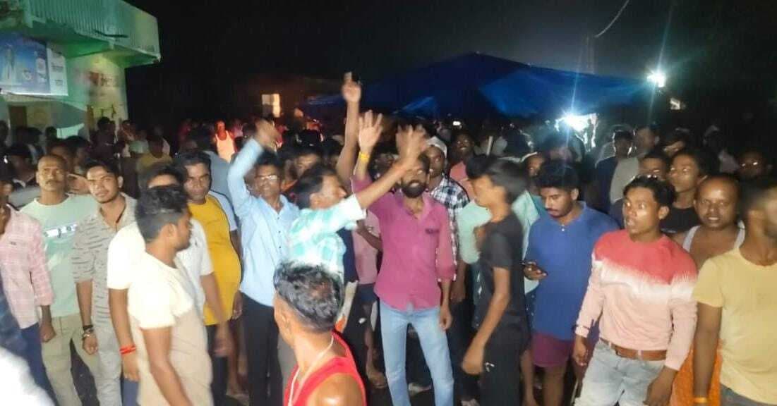 छत का पानी पड़ोसी के घर पर गिरा तो मारपीट कर मां-बेटी को किया घायल