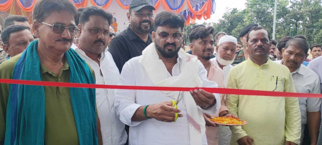 मंत्री हफीजुल ने पेट्रोल पंप का किया उद्घाटन