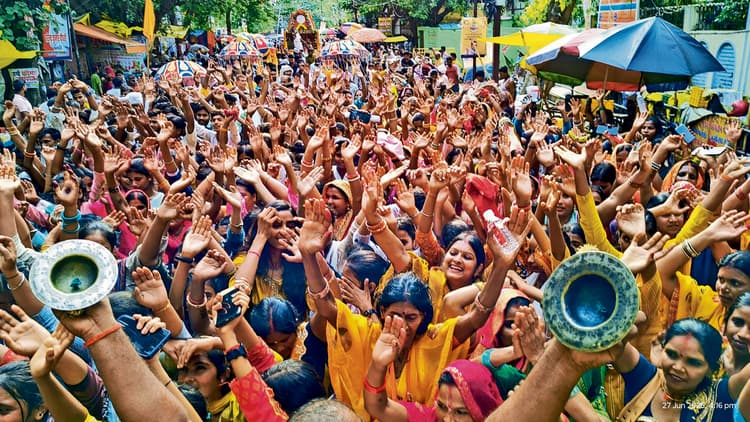 Gopalganj News : हरे रामा-हरे कृष्णा की धुन में सराबोर रहा शहर, भगवान जगन्नाथ की रथयात्रा में उमड़ा जनसैलाब
