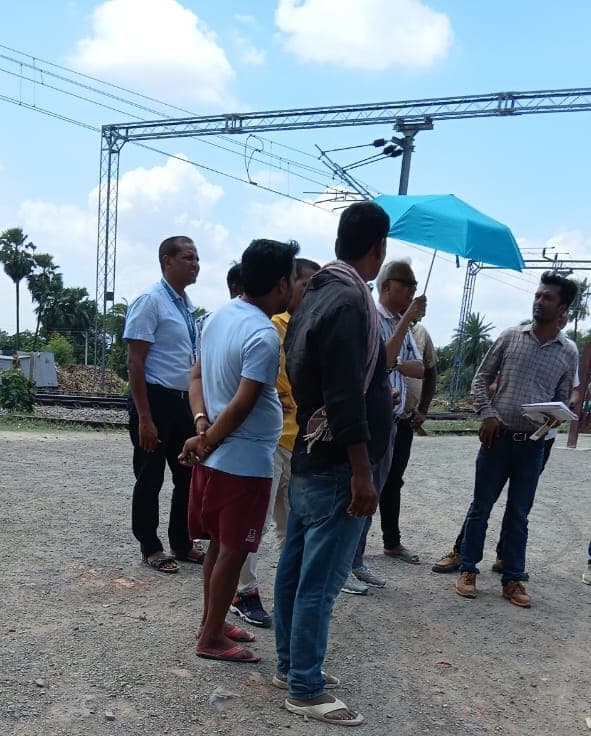 मुख्य वाणिज्य प्रबंधक ने बदला घाट स्टेशन का किया निरीक्षण